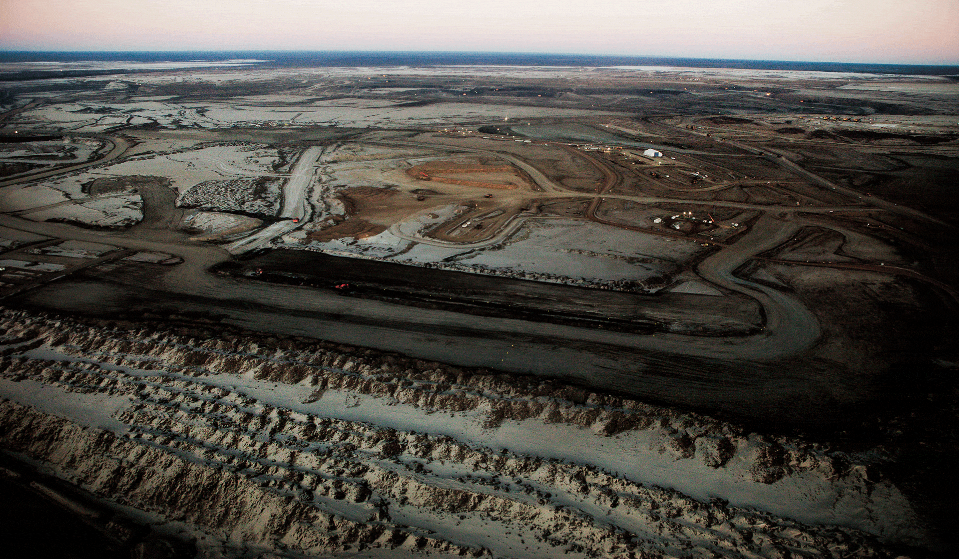 mine de sables bitumineux dans le nord de l'Alberta