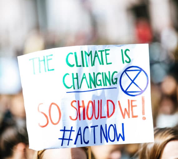 Manifestation dans la rue contre le changement climatique