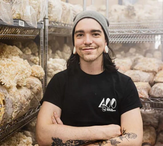 Michael Loyer, cofondateur des 400 Pieds de Champignon, entreprise montréalaise de culture de champignons.